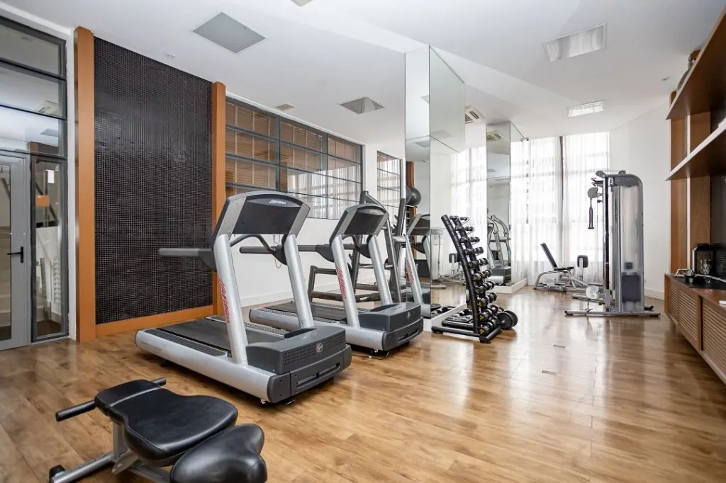 Apartamento com 3 quartos e 160 m², cozinha com fogão a gás — photo 27