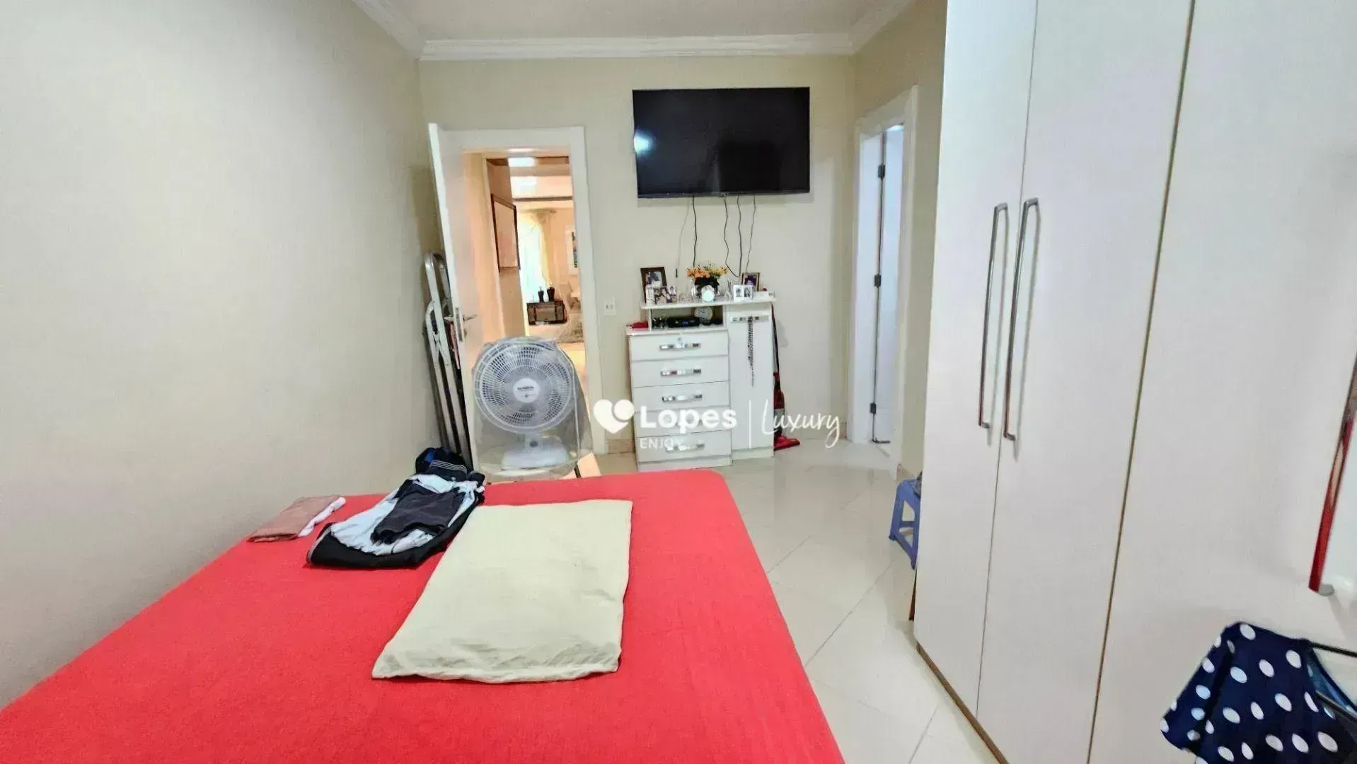 Furnished house with 6 en-suite suites and a private pool — photo 24