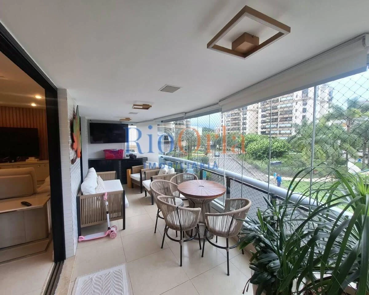 Floor-to-ceiling windows in a 4-bedroom apartment, 156 m² — photo 22