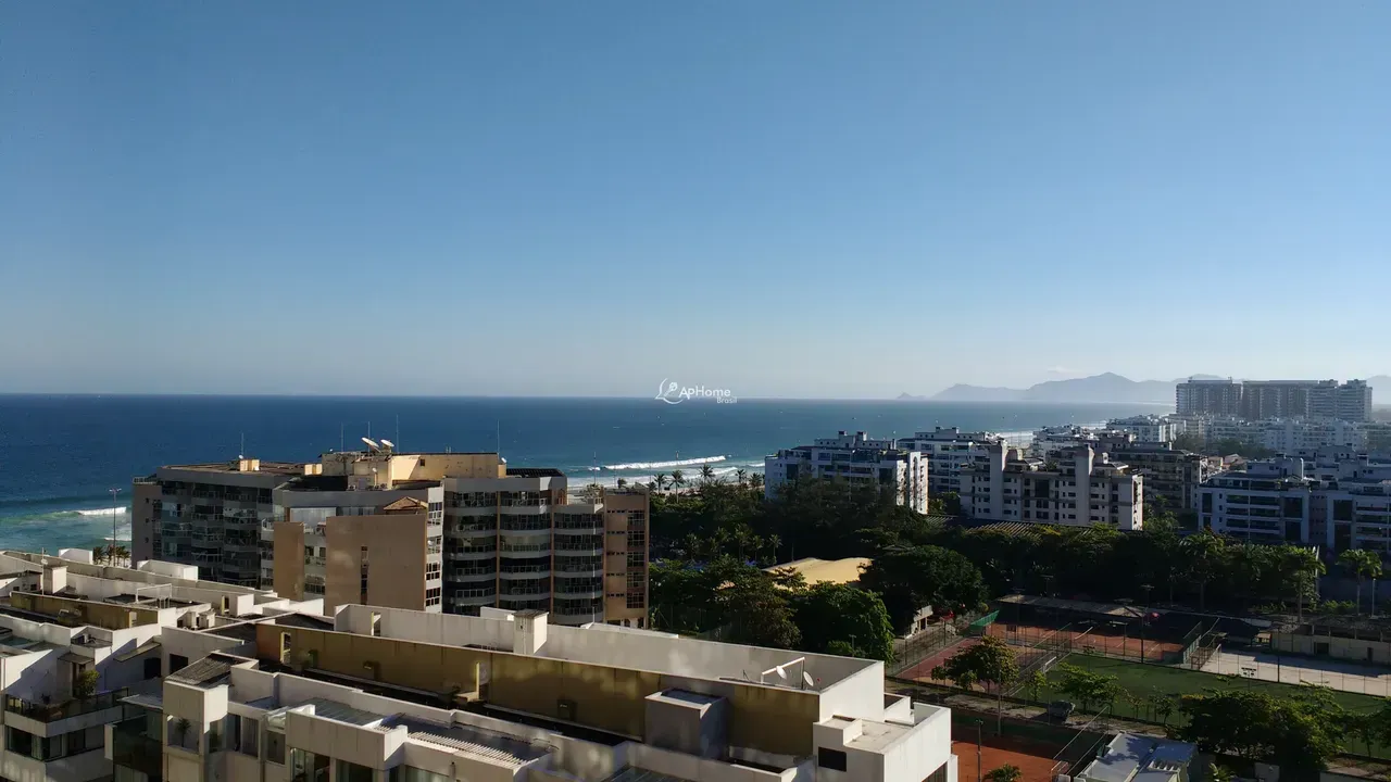 Unfurnished 4-bedroom apartment with glassed-in balcony — photo 5
