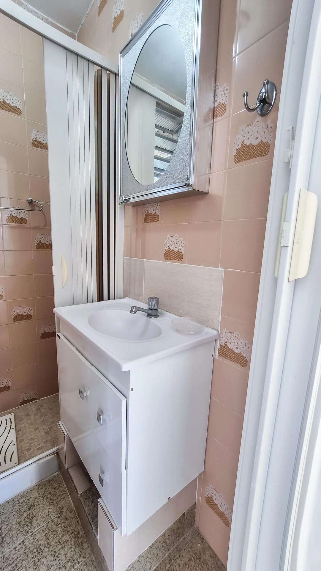 Unfurnished apartment with 2 bedrooms and 1 bathroom — photo 19
