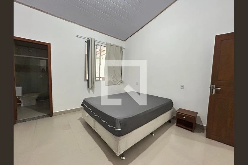 2-bedroom house with 2 bathrooms and 3 parking spots — photo 3