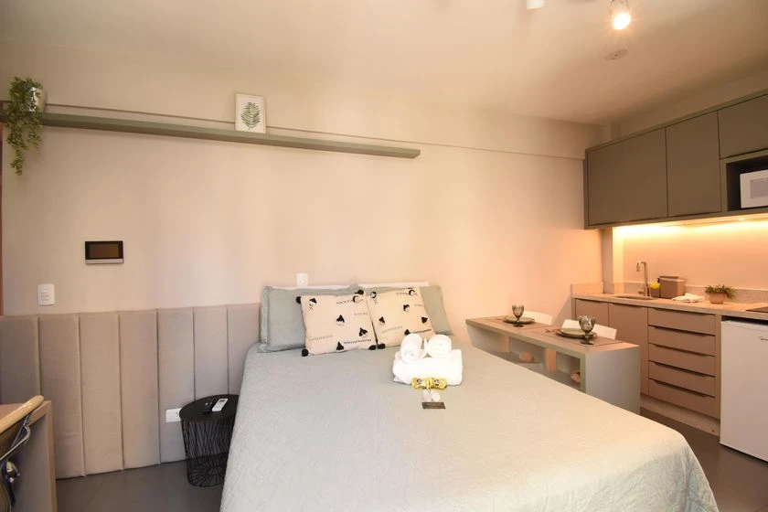 Furnished studio with a balcony and compact kitchenette — photo 9