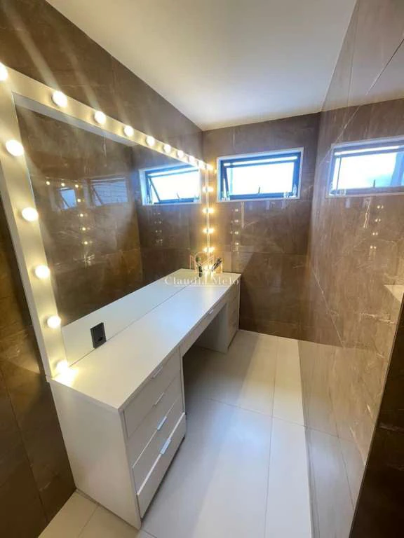 Furnished house with 5 en-suite bedrooms and 500 m² — photo 11