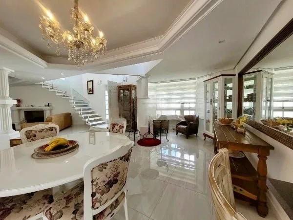 3-suite furnished house with 300 m² and parking — photo 3