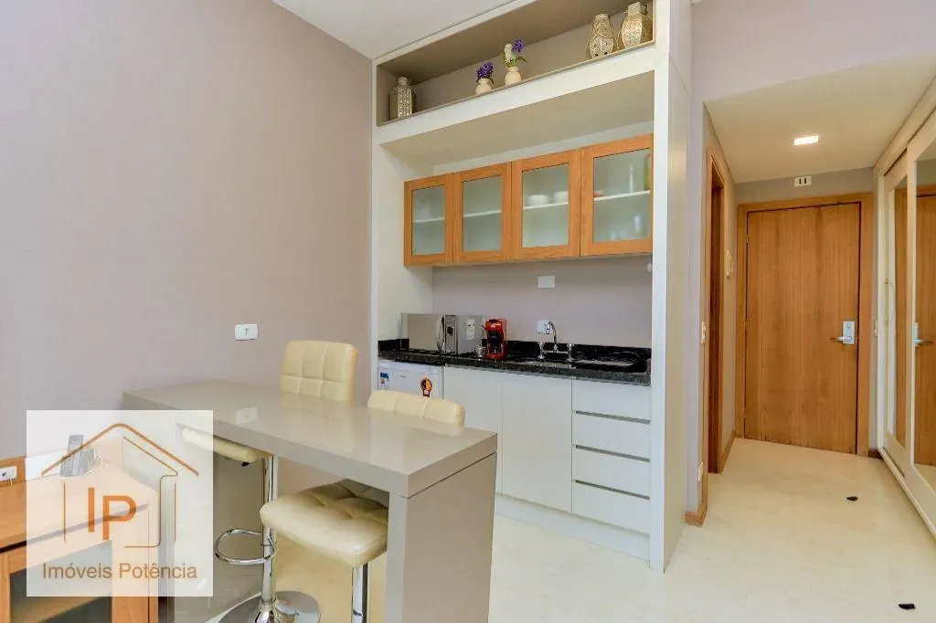 Furnished studio with 30 m², 1 bedroom and work area — photo 2