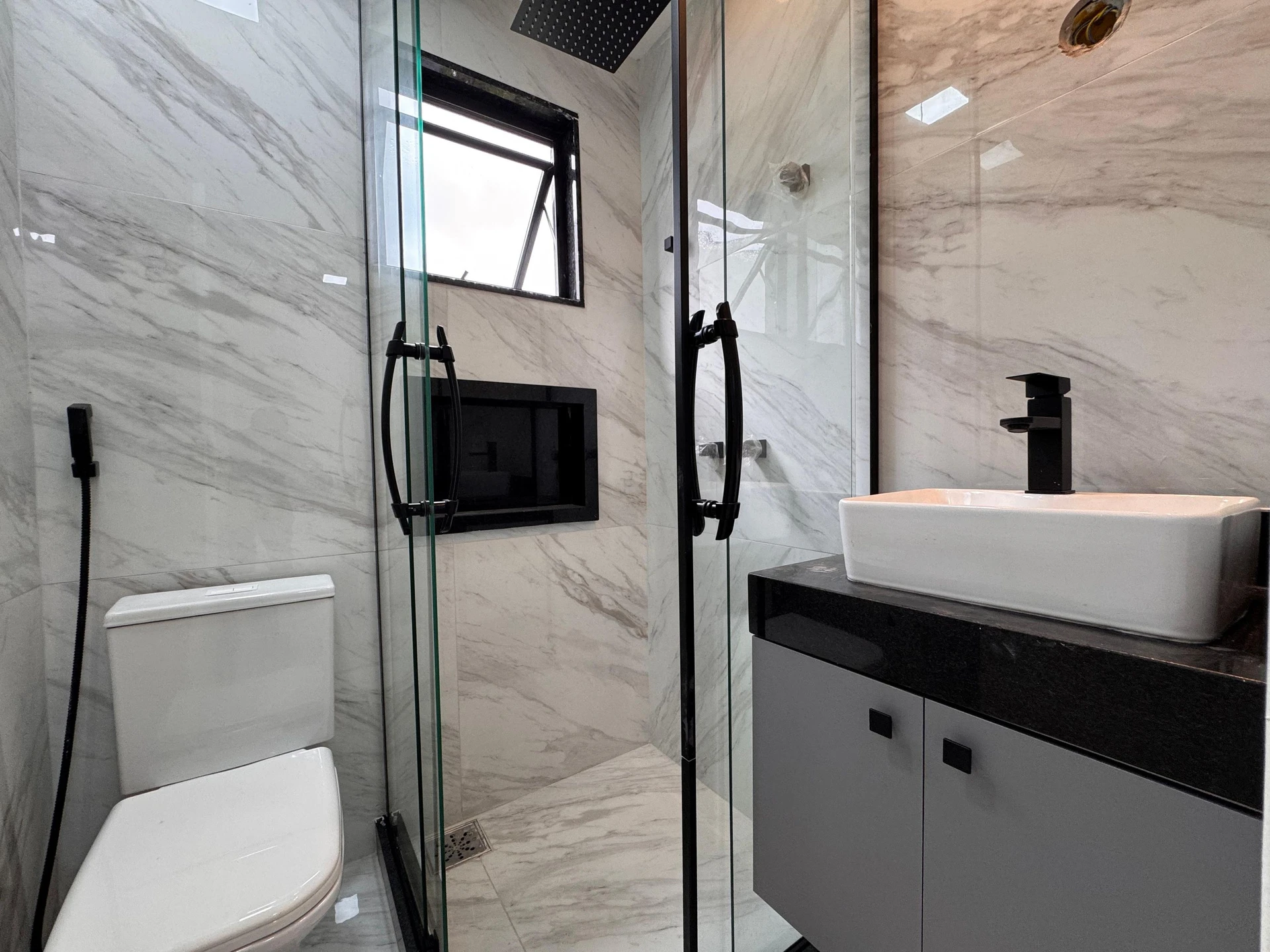Condo house with 4 en-suite bedrooms and private yard — photo 37
