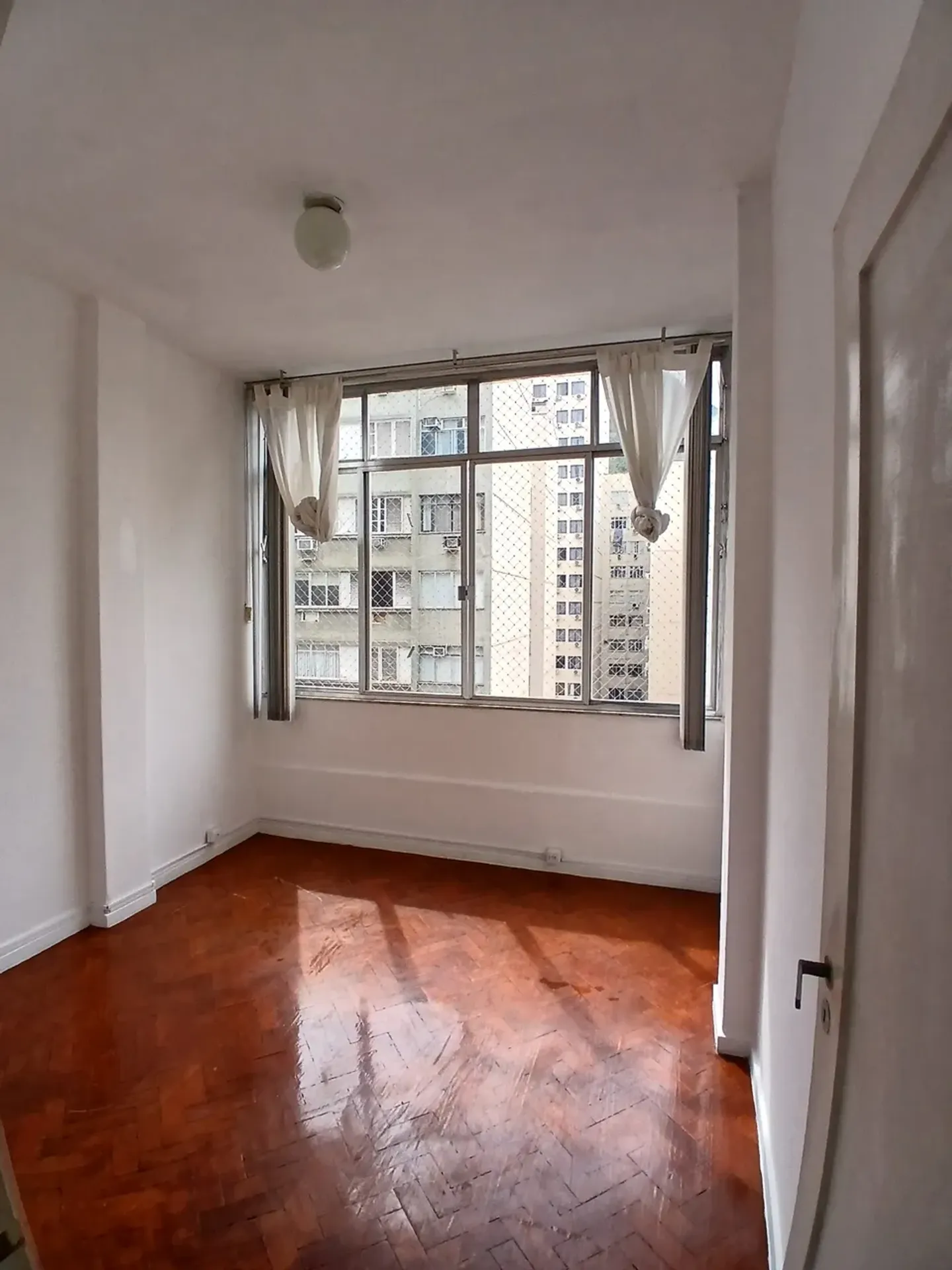 Departamento de 1 dormitorio con piso de madera o laminado — photo 19