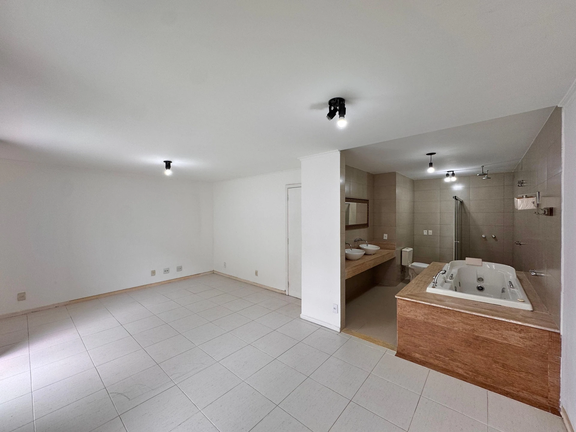 4-bedroom apartment with balcony and private BBQ grill — photo 10