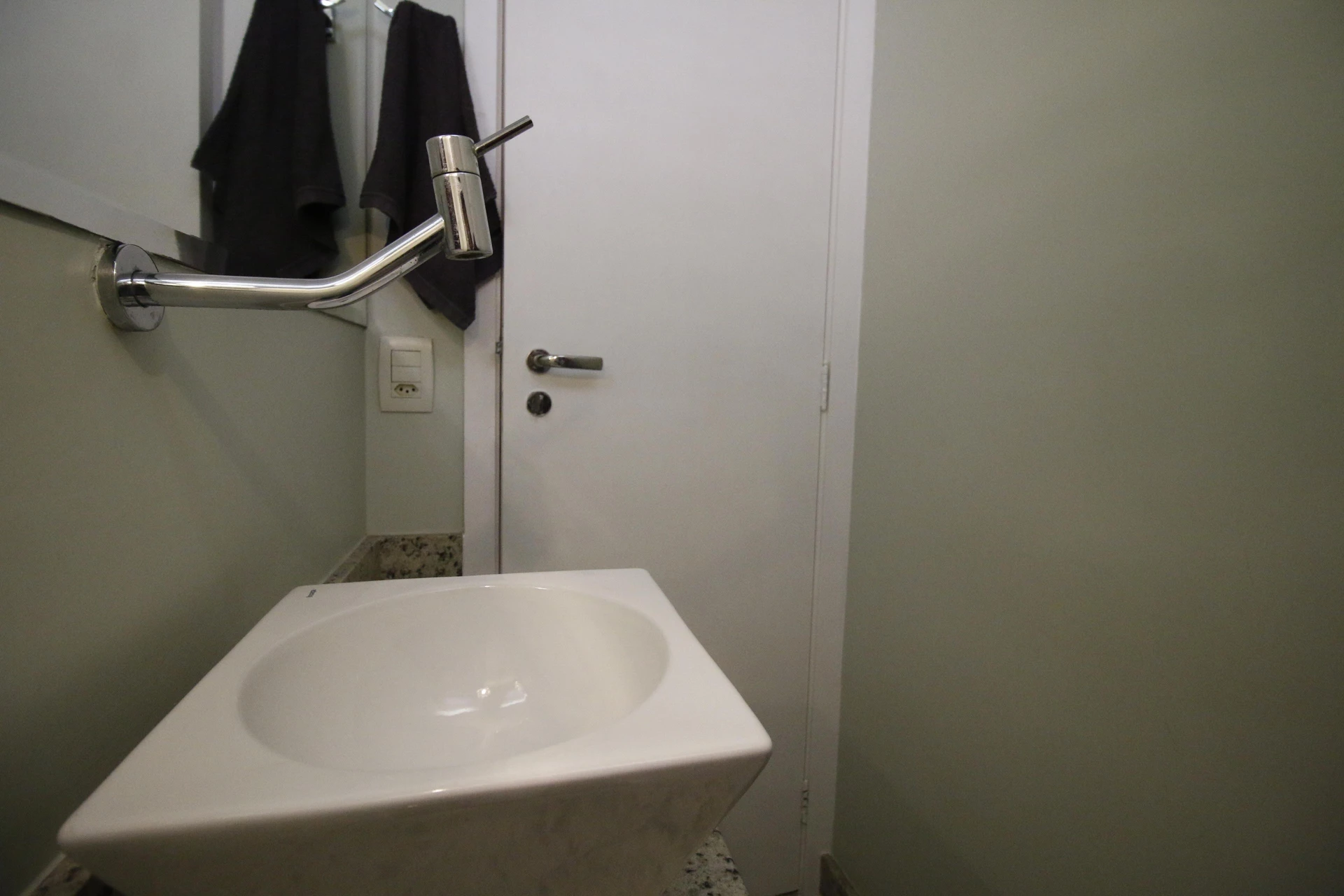 Furnished house, 230 m², with a glass-enclosed balcony — photo 2