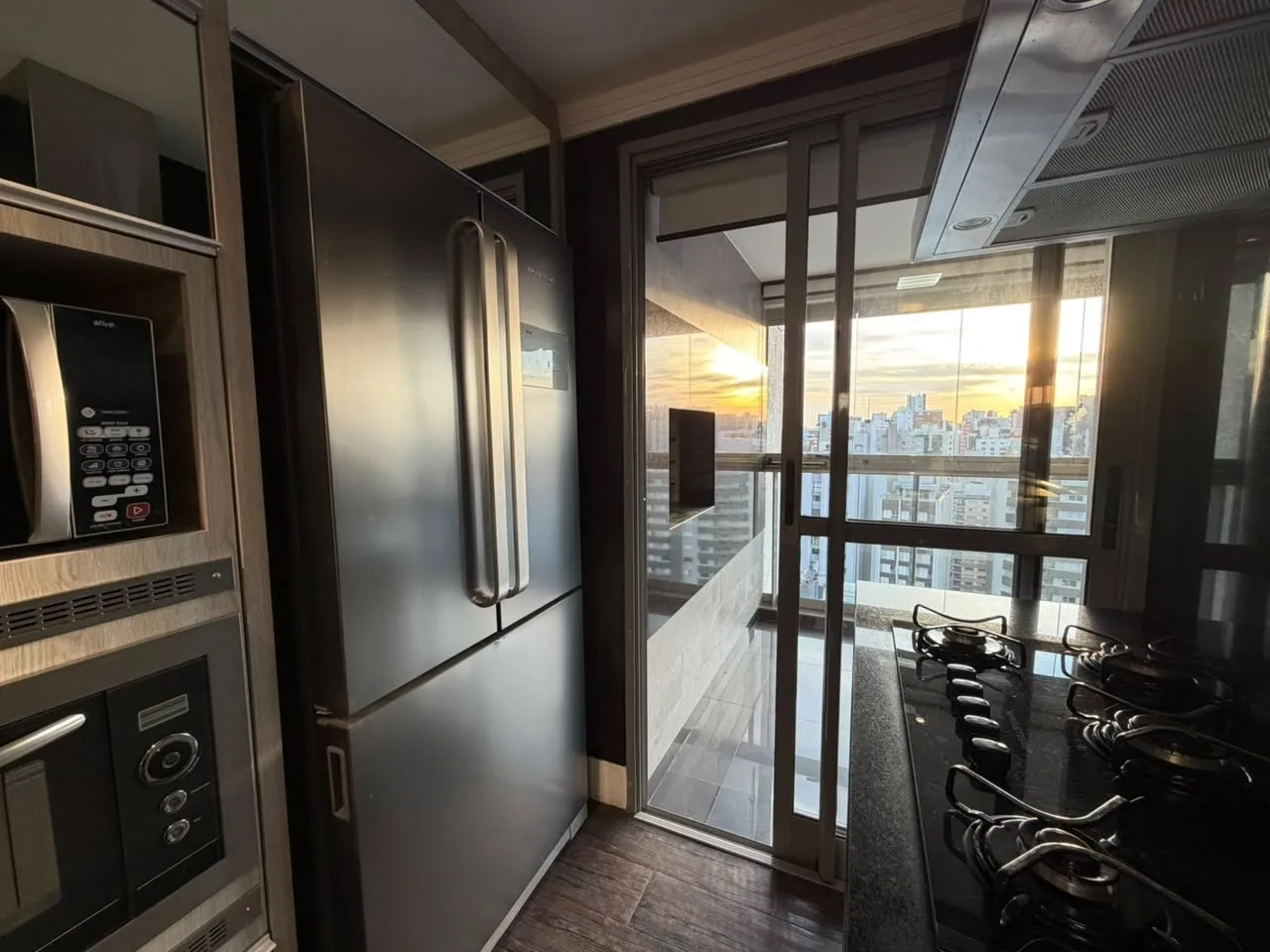 Floor-to-ceiling windows in a 3-bedroom apartment, 133 m² — photo 4