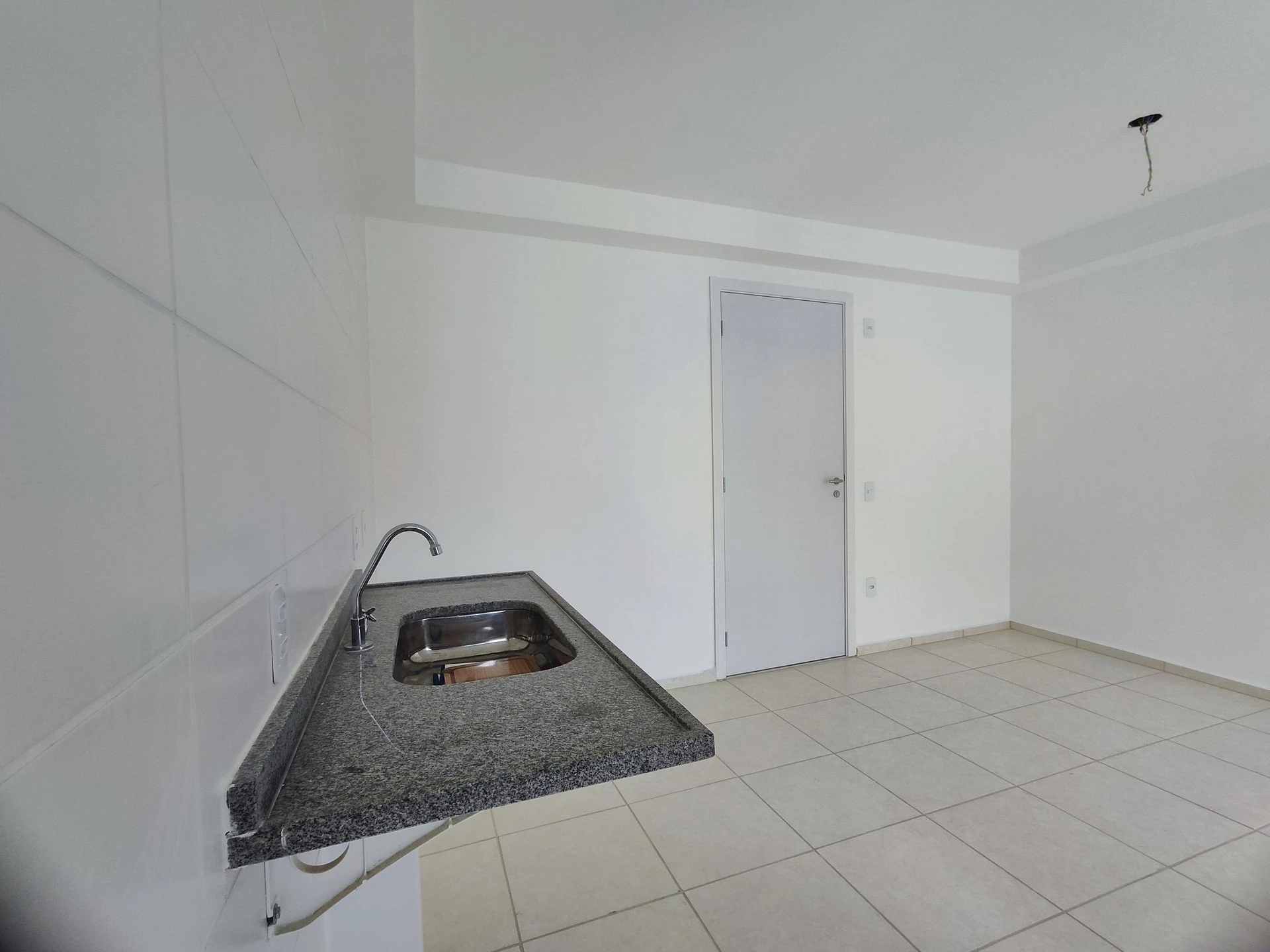 2-bedroom apartment with a balcony and 1 parking spot — photo 13