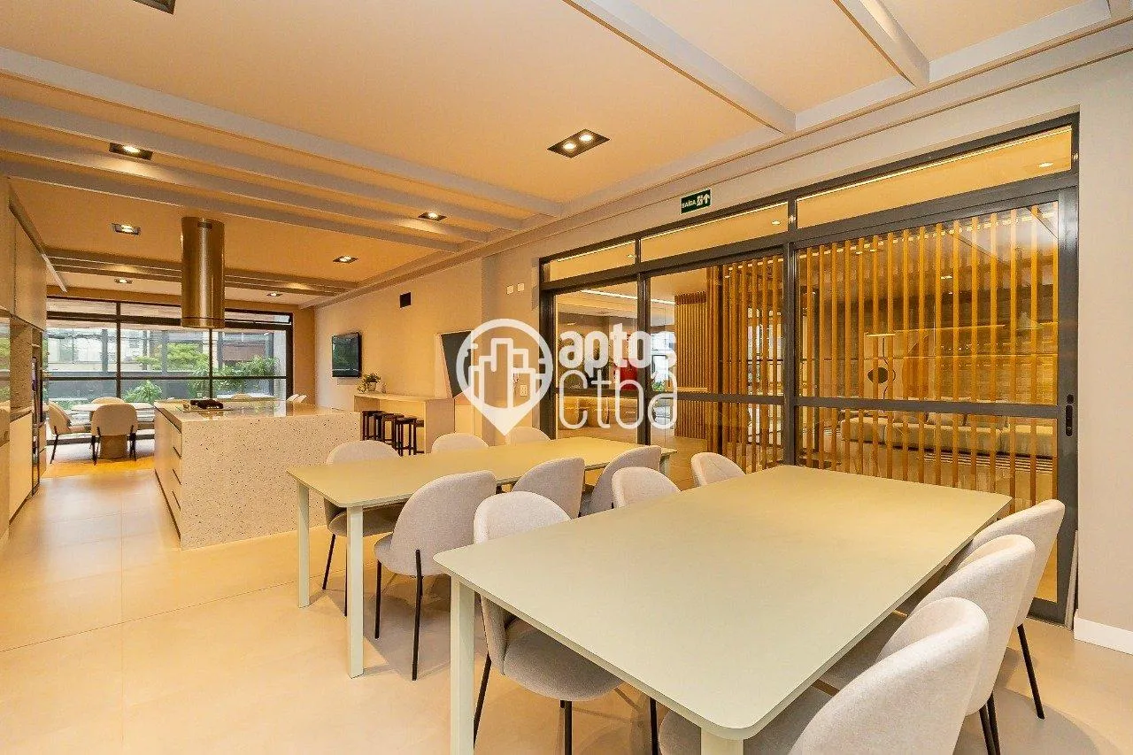 Glass-enclosed balcony in a 2-bedroom apartment, 81 m² — photo 8
