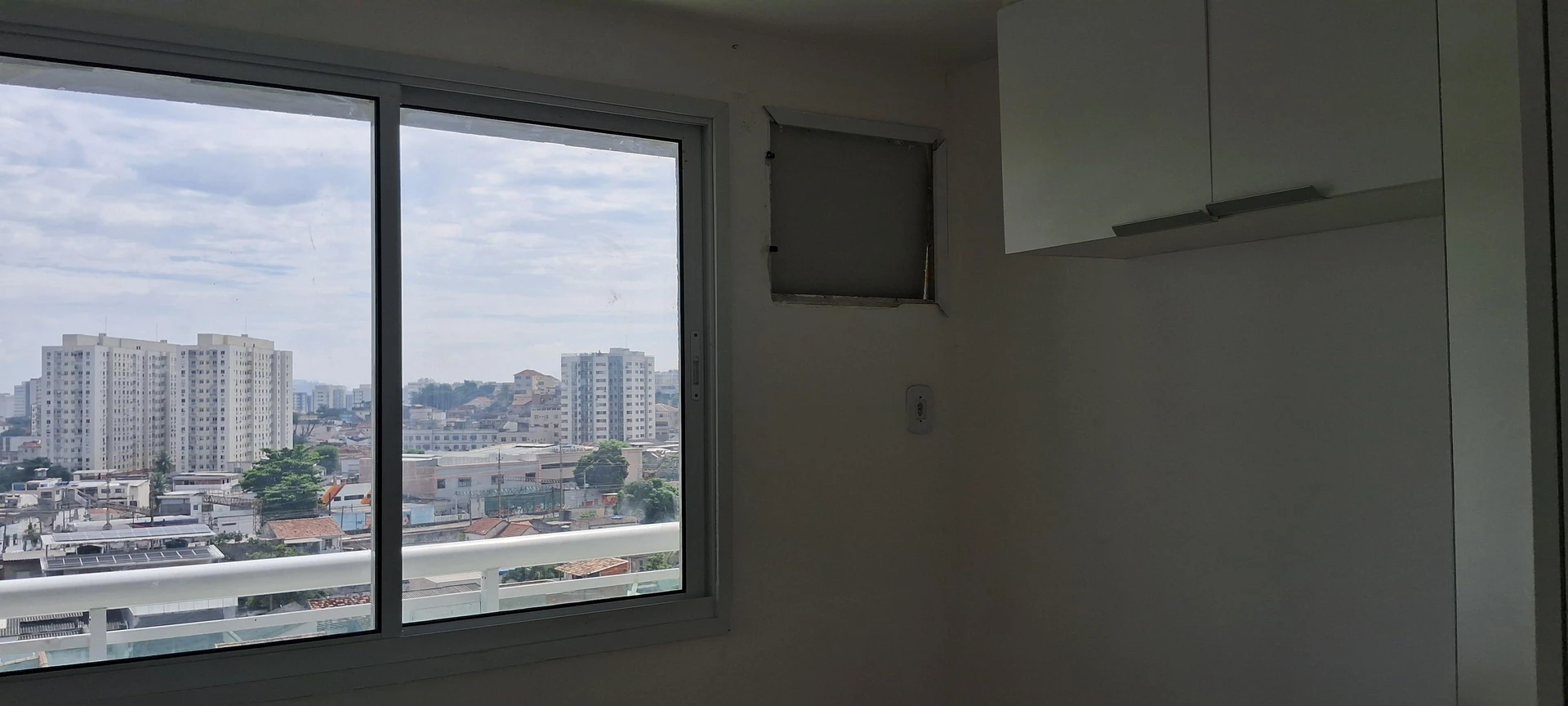 2-bedroom apartment in a building with a gym — photo 9