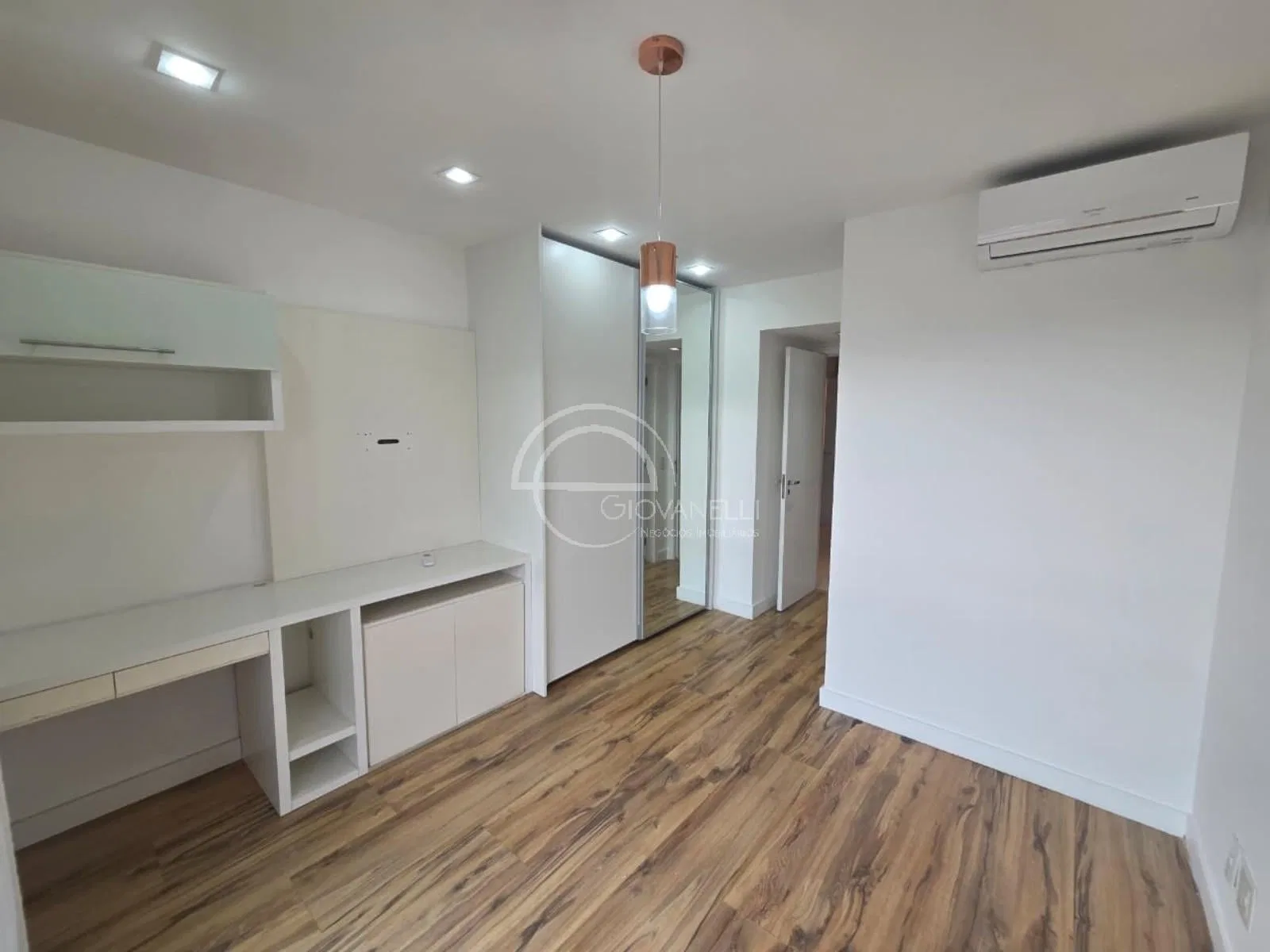 4-bedroom apartment with an enclosed gourmet balcony — photo 9