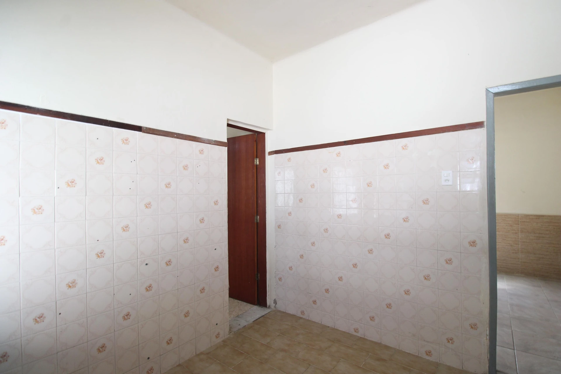 Unfurnished house with 3 bedrooms, 2 bathrooms and garden — photo 25