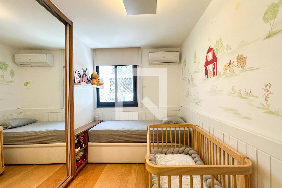 4-bedroom apartment with floor-to-ceiling windows — photo 22