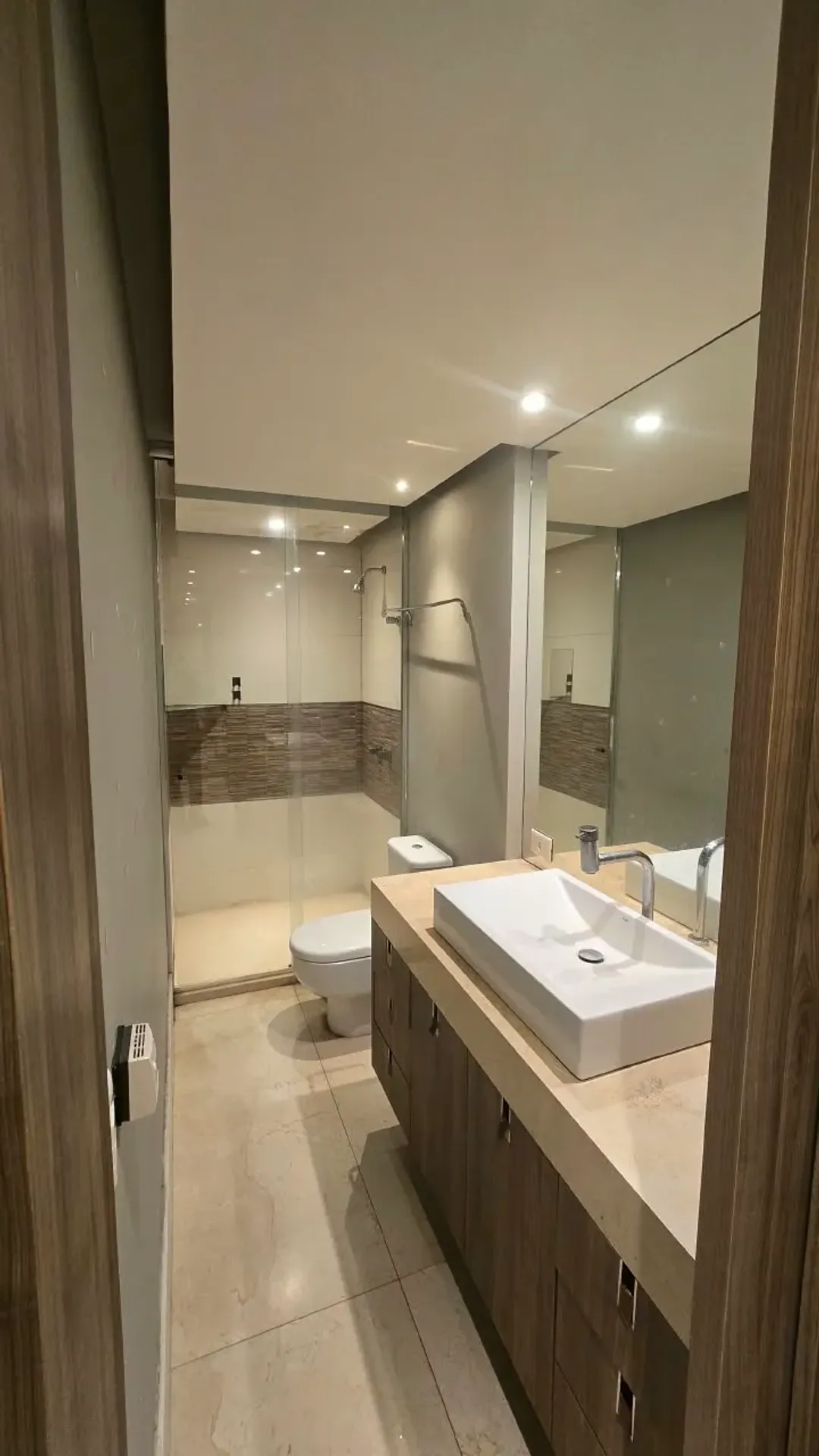 One-bedroom apartment in a building with a coworking space — photo 23