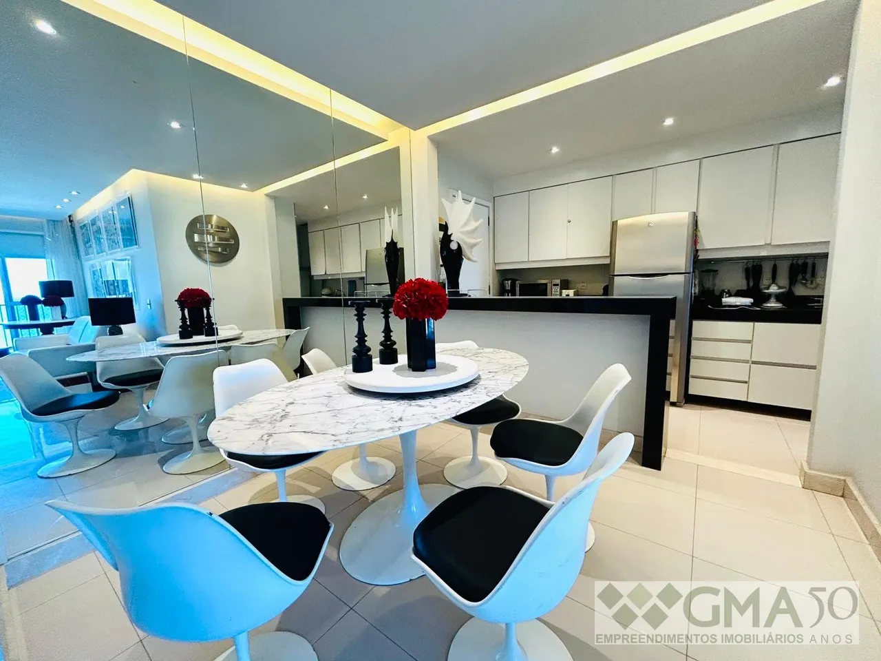 Furnished 1-bedroom apartment with open-plan kitchen — photo 19