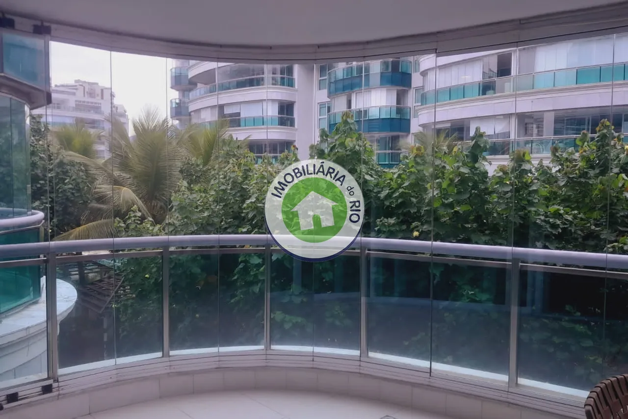 Apartment with 4 suites and a glass-enclosed balcony — photo 2
