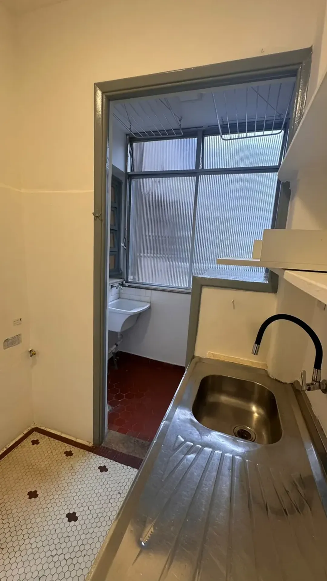 Departamento de 1 dormitorio con piso de madera o laminado — photo 20