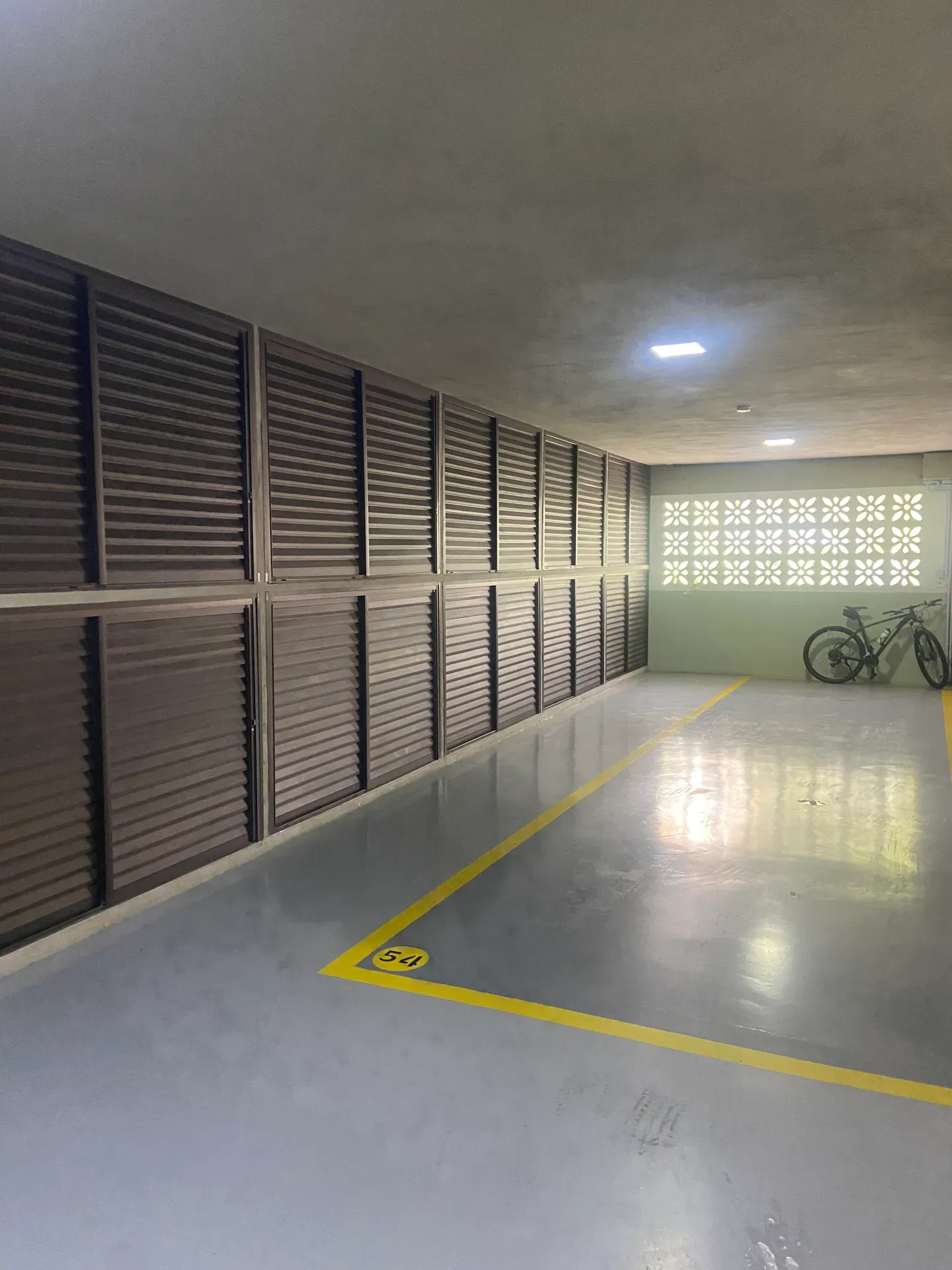 2-bedroom apartment in a building with a gym — photo 36