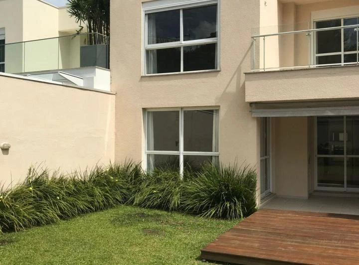 Condo house with 3 en-suite bedrooms and open kitchen — photo 3