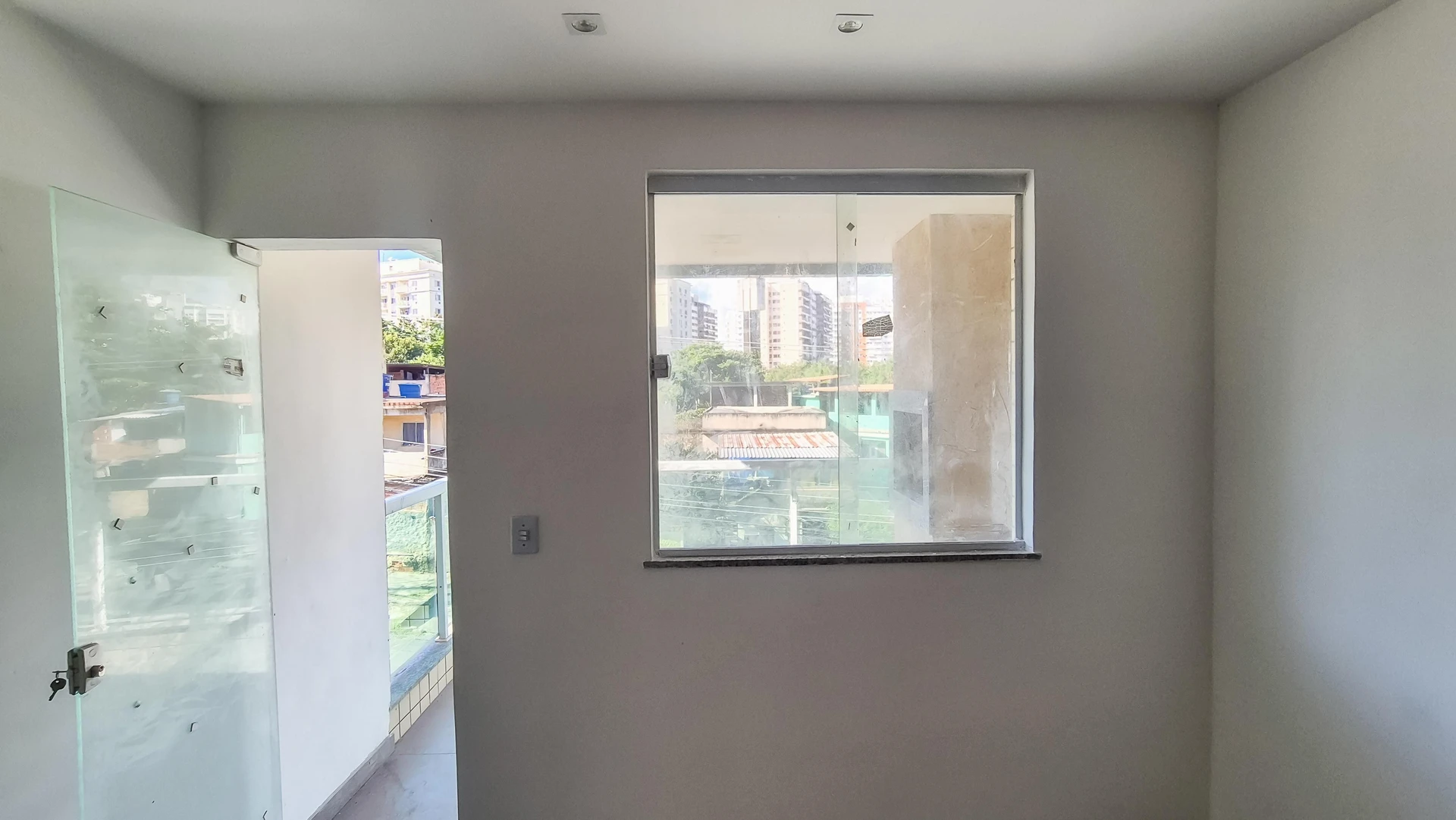 Apartment with 2 bedrooms and a balcony with grill — photo 35