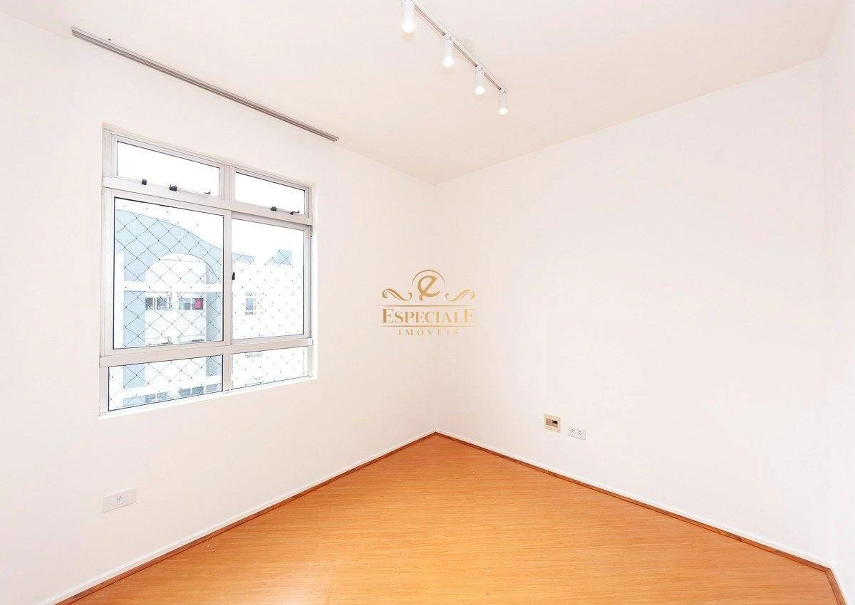 3-bedroom apartment with wood or laminate floors in Curitiba — photo 16