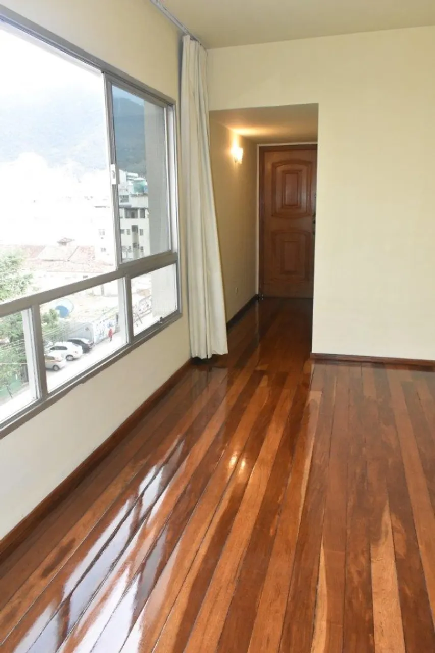 3-bedroom apartment with 3 baths, wood-floor living room — photo 6