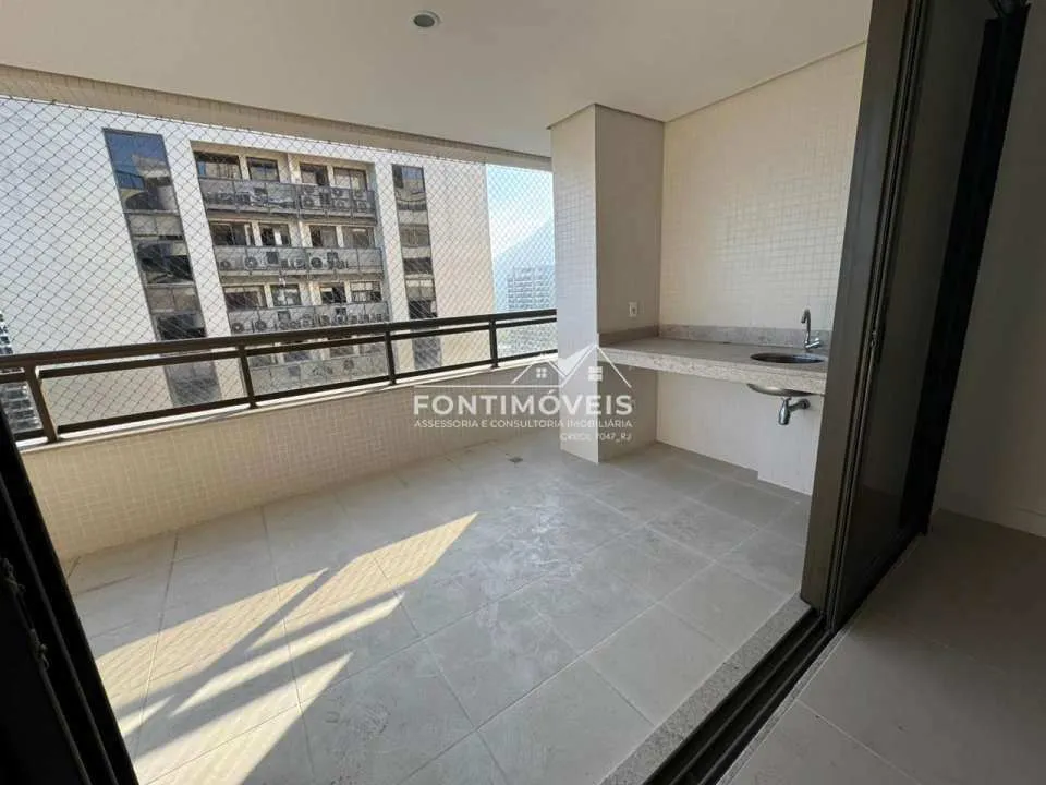 4-bedroom apartment with a balcony and 121 m² — photo 12
