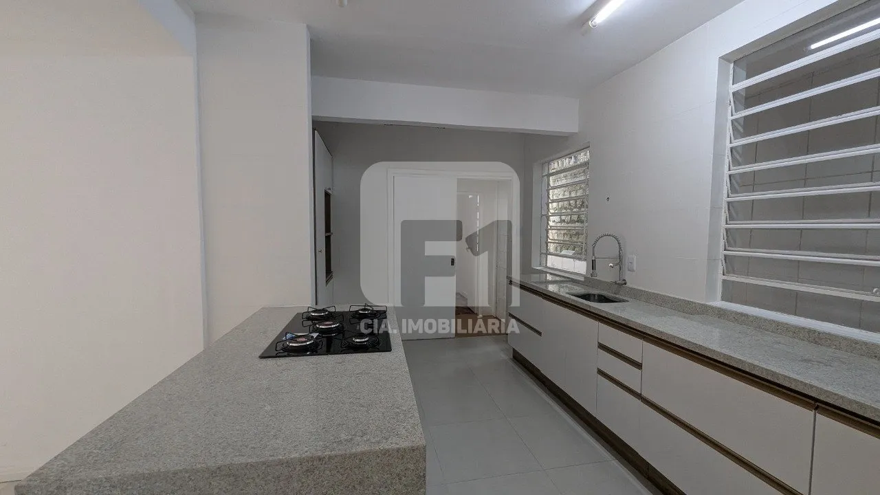 House with 6 bedrooms, en-suite and parking for 6 — photo 2