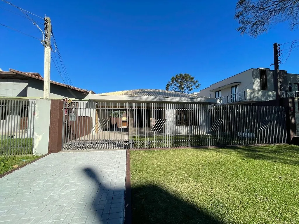 3-bedroom house with private garden — photo 2