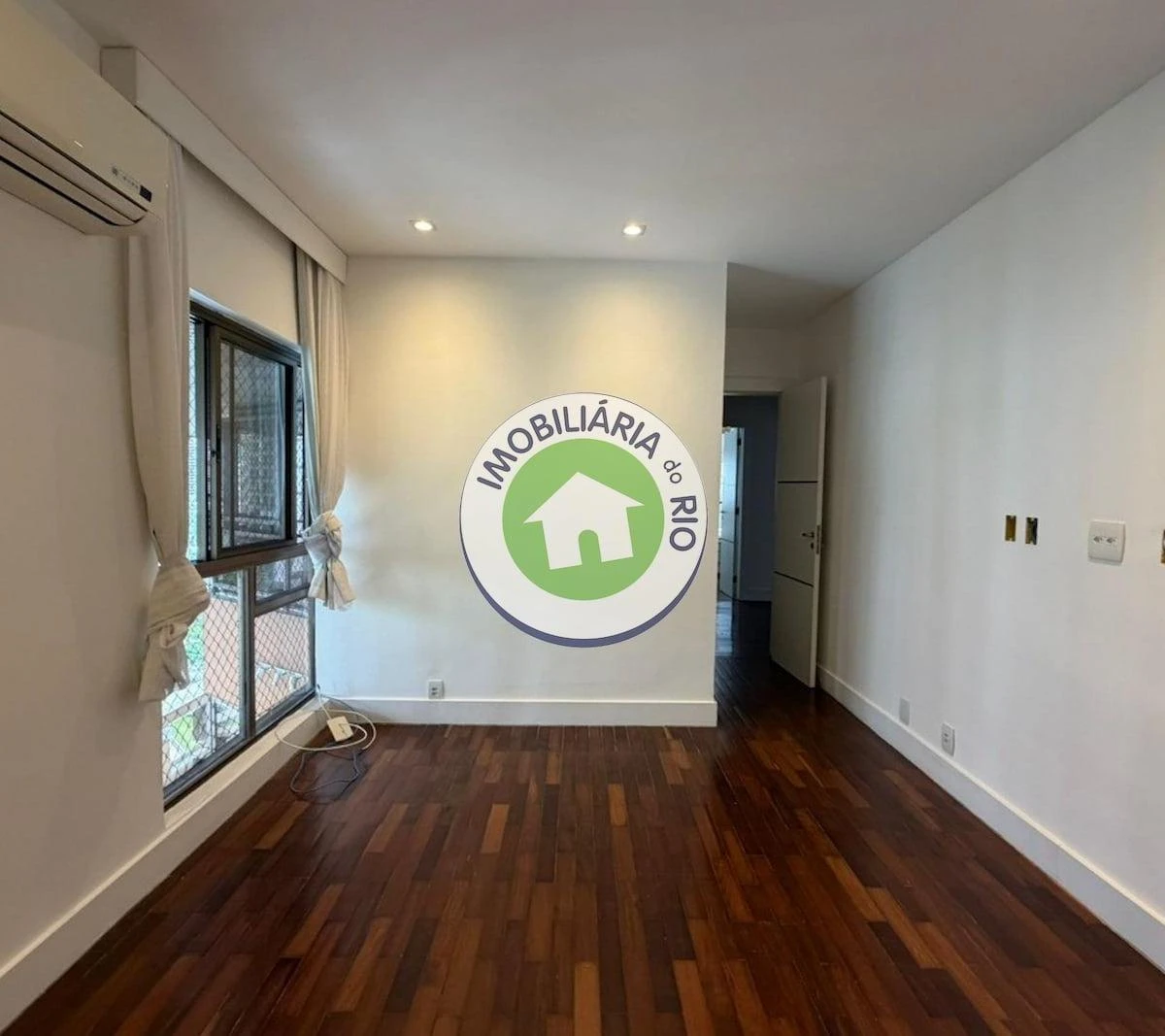 4-bedroom rental with 5 bathrooms and water views — photo 9