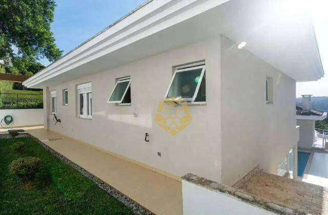 598 m² house with 4 en-suite rooms and balcony grill — photo 4