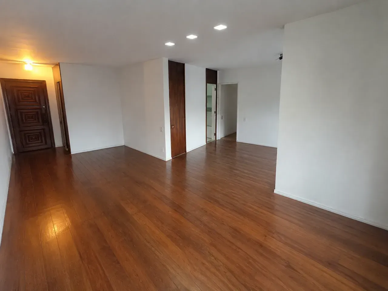 Unfurnished 150 m² apartment with 3 bedrooms and 4 bathrooms — photo 6