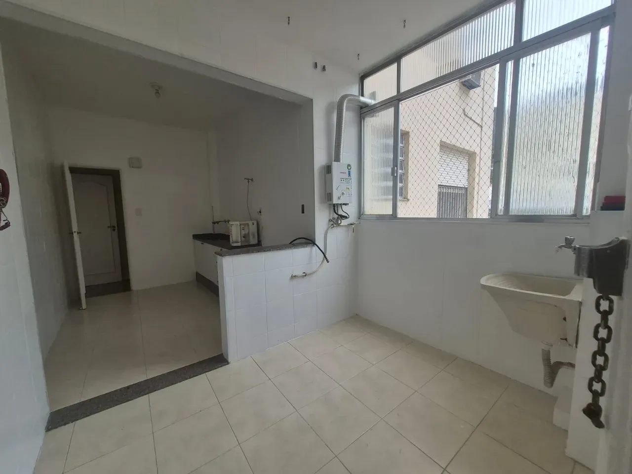 3-bedroom apartment with a home office — photo 2