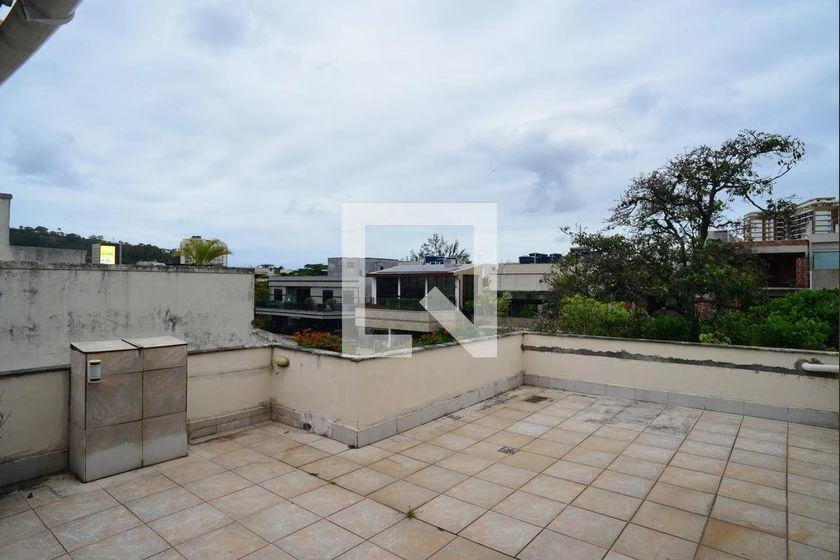 Unfurnished 6-bedroom apartment with 340 m² — photo 14