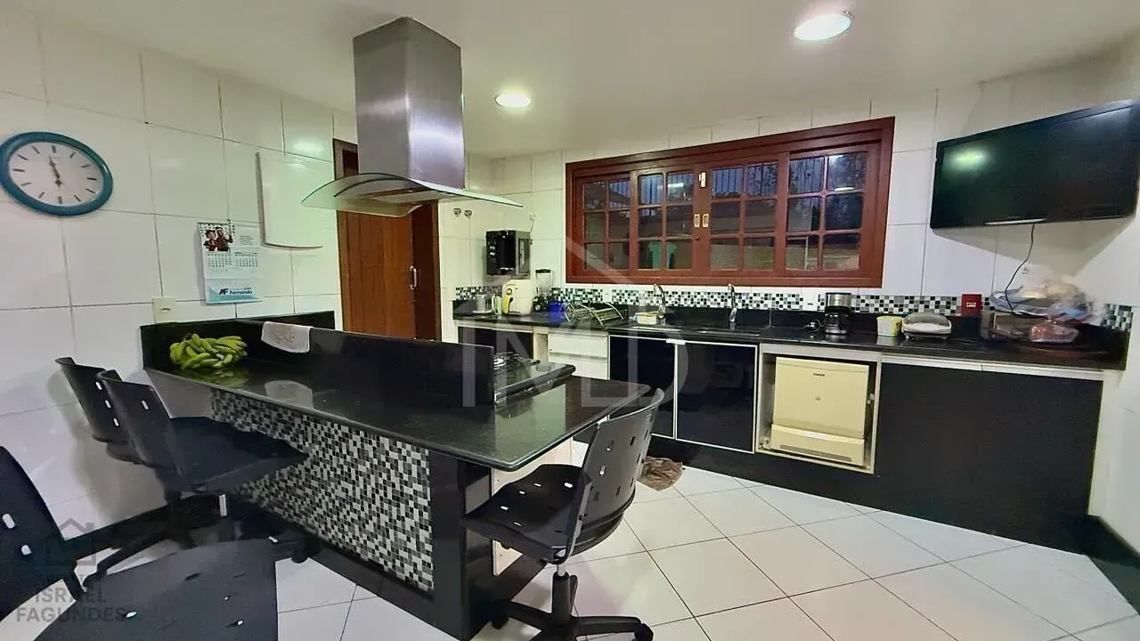 Casa mobiliada com 4 quartos e 5 banheiros, 806 m² — photo 27