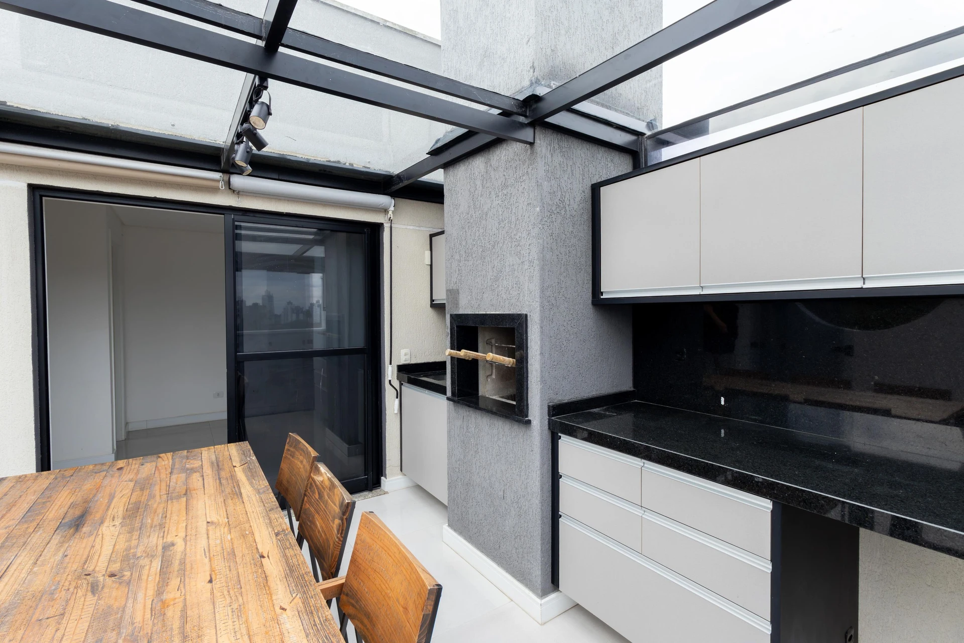 2-bedroom apartment with a glass-enclosed balcony — photo 22