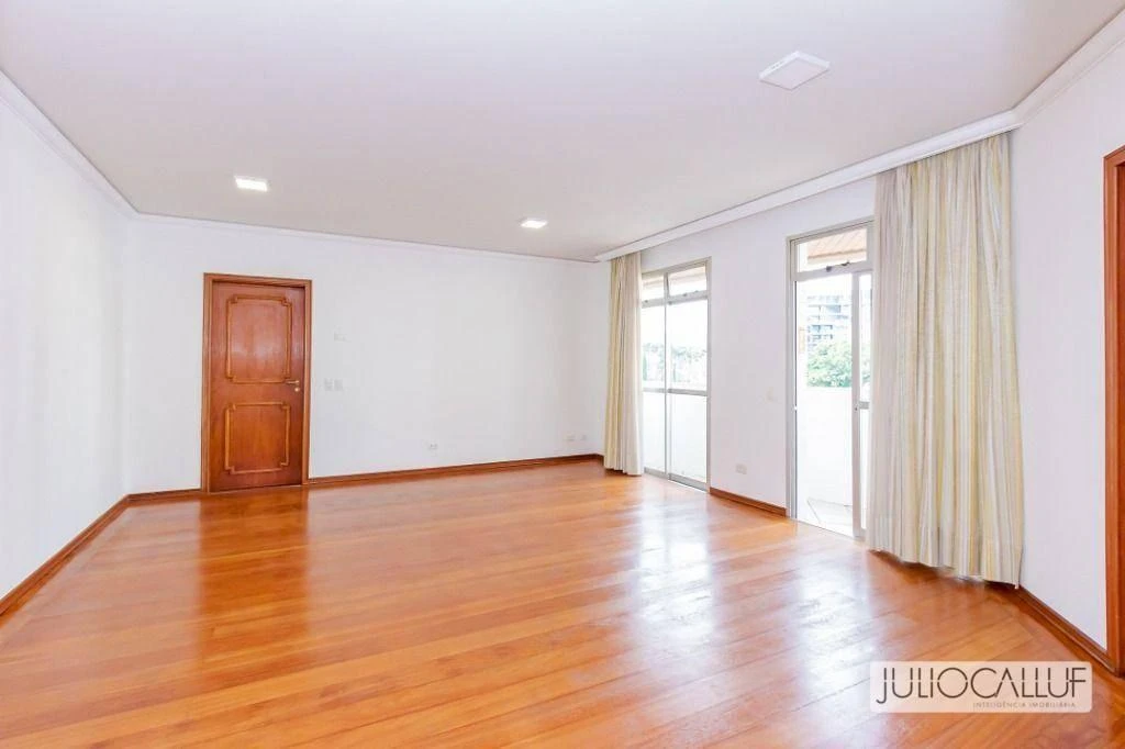 Застеклённый балкон и 3 спальни: квартира 151 м² — photo 6