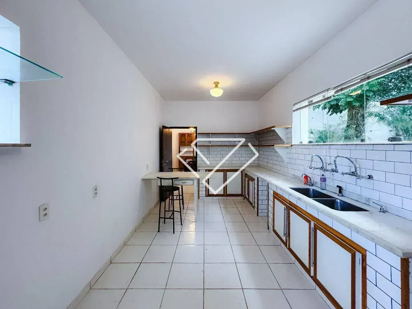 House with 3 bedrooms and 4 bathrooms on 600 m² — photo 54