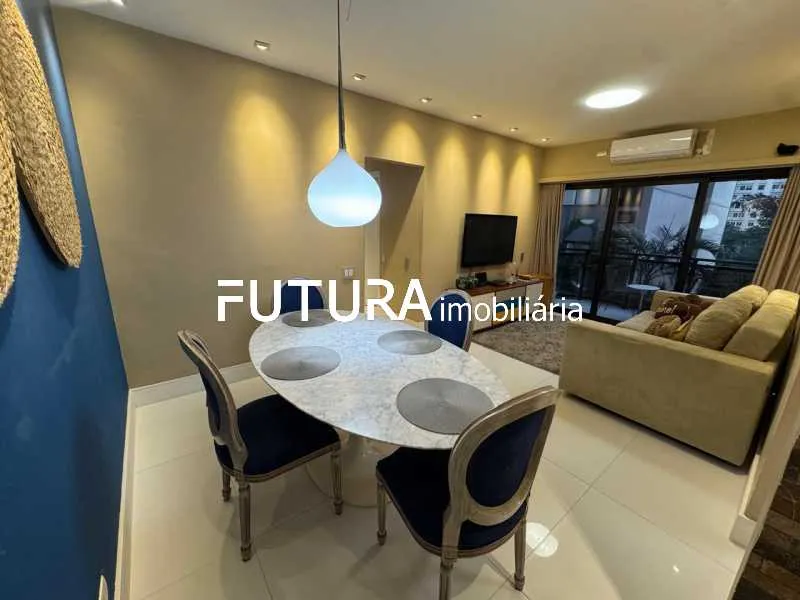 Furnished apartment with glass balcony and 2 bedrooms — photo 22