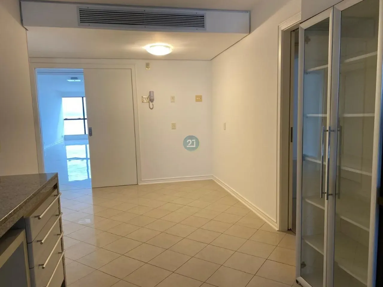 Apartamento de 230 m² con 3 suites y despacho — photo 5