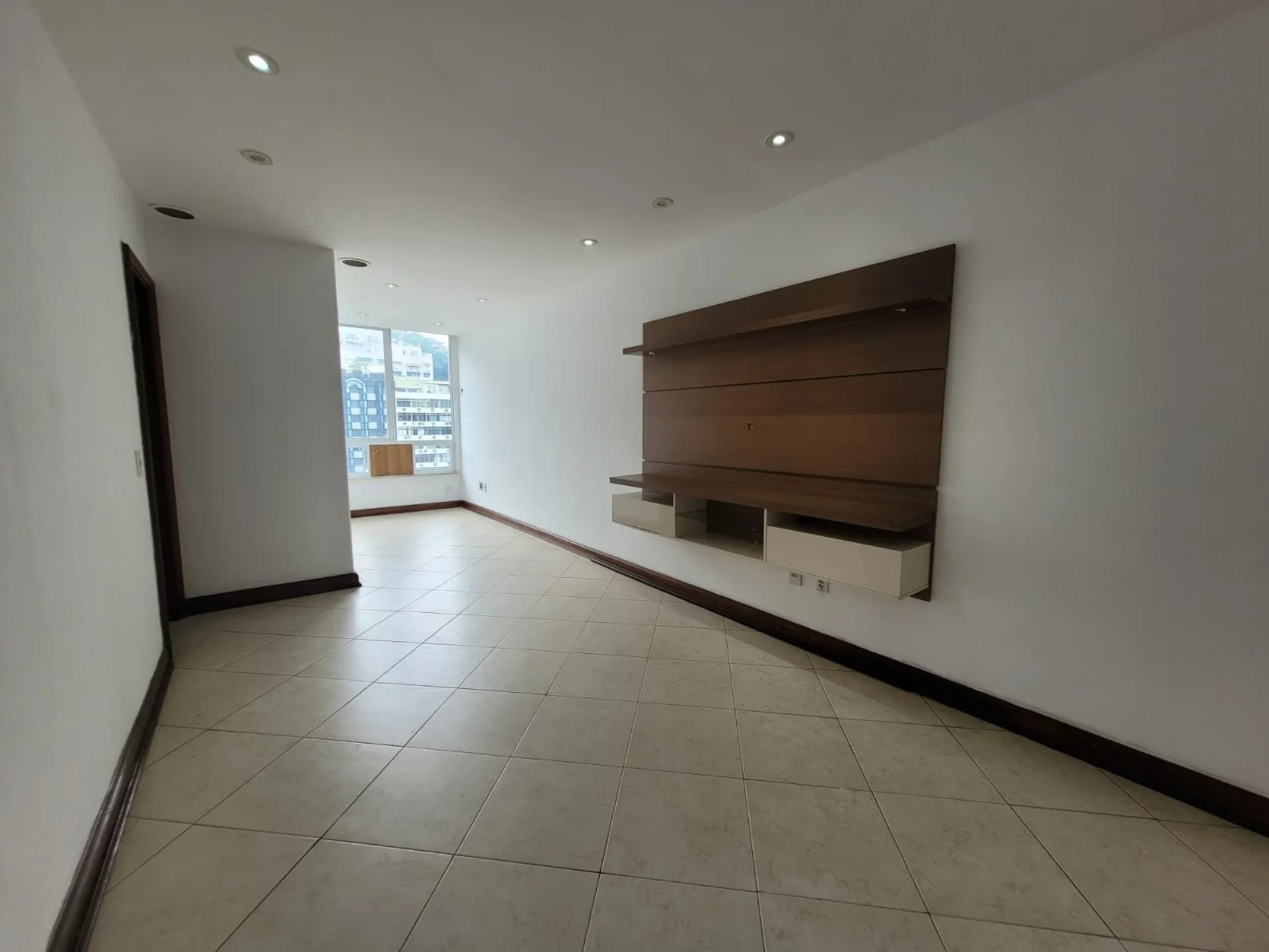 80 m² apartment with a mountain view and a home office