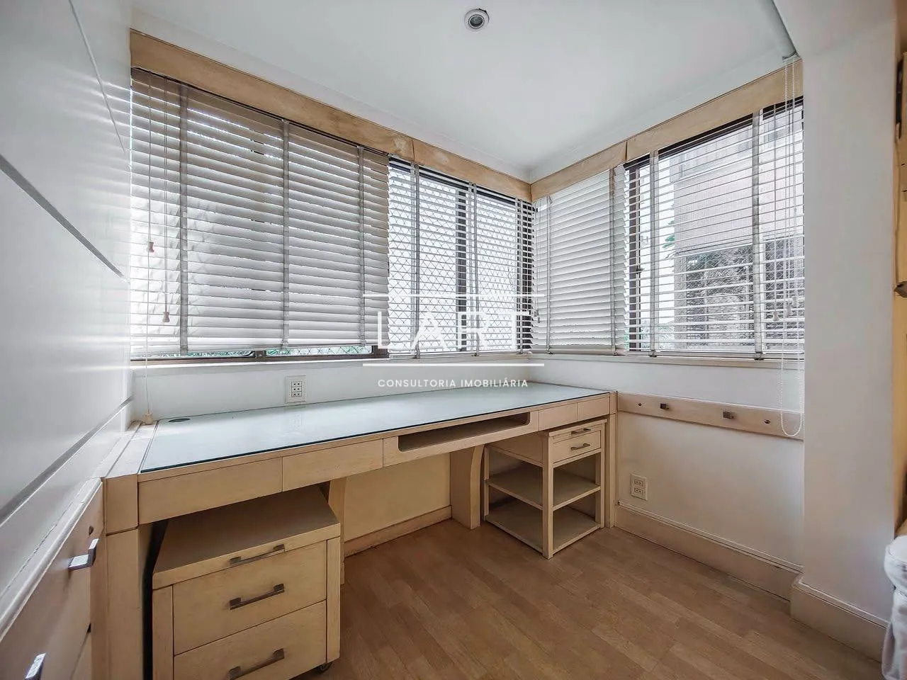 Home office in a 3-bedroom apartment, 191 m² — photo 24