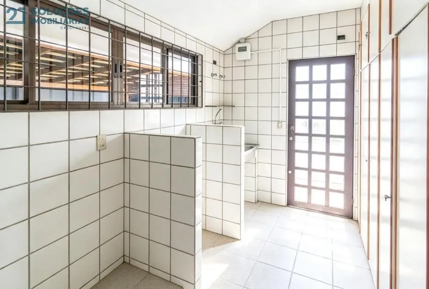 7-bedroom house with a bathtub in Florianópolis — photo 21