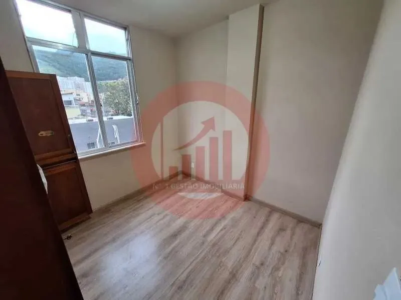 Apartment with wood floors and 2 bedrooms — photo 8