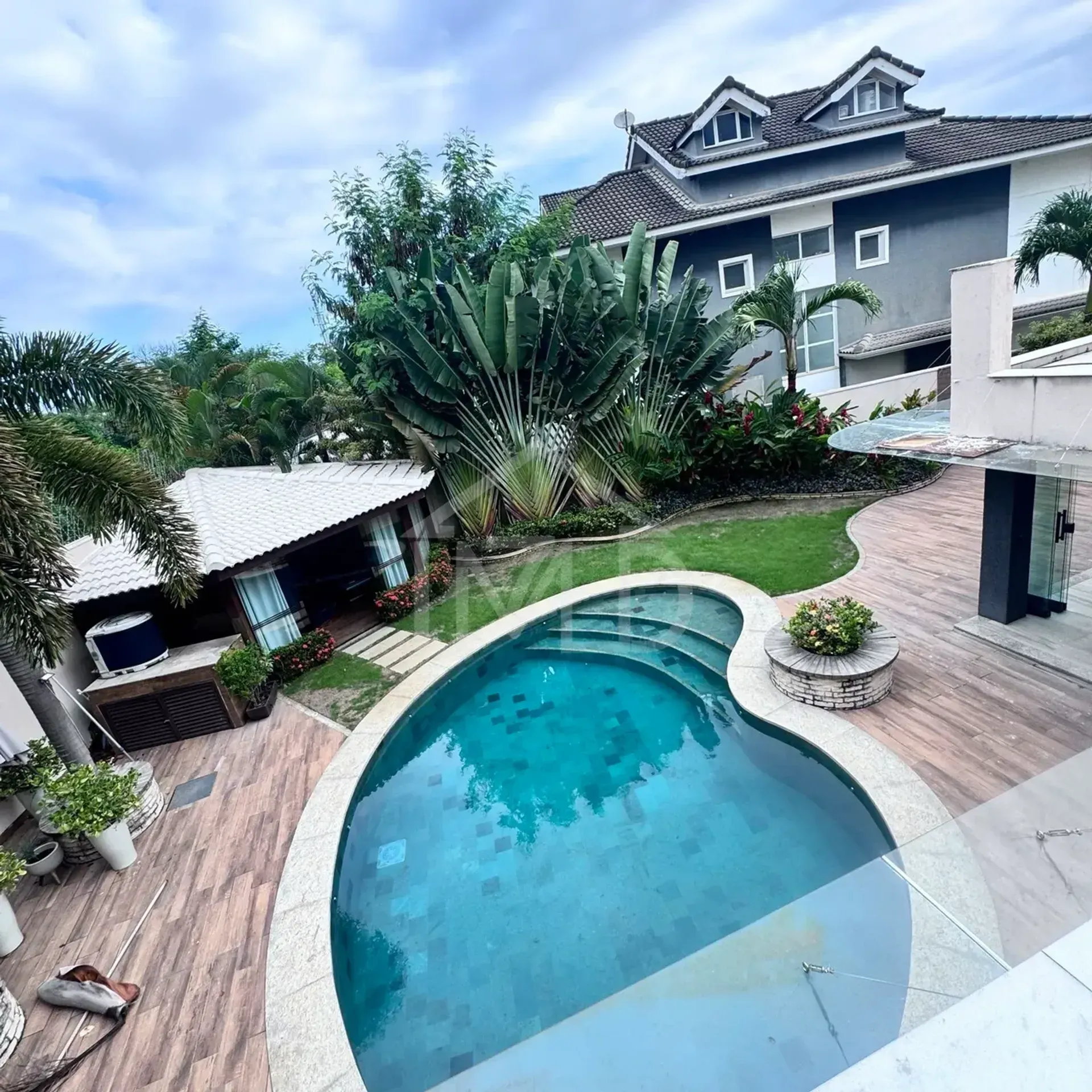 Furnished house with 4 bedrooms and 5 bathrooms, open kitchen — photo 21