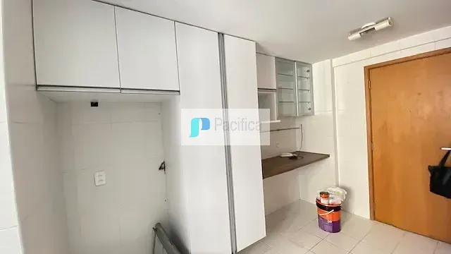 Apartment with a separate kitchen, 3 bedrooms and 3 baths — photo 38